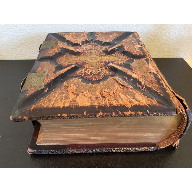 Religious Antique Late 19thth Century Pronouncing Parallel Holy Bible With Ornate Metal Clasps For Sale - Image 3 of 18