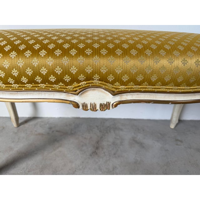 1970s Vintage Karges Louis XV-Style Painted & Gilt Cabriole Leg Upholstered Bench For Sale - Image 5 of 12