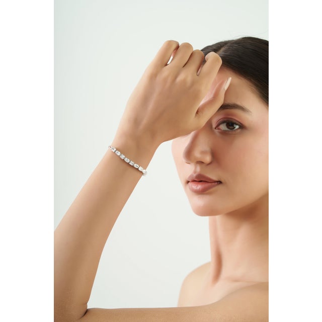 Carat&Her Moderne Adjustable White Cz Multi Stone Link Chain Bracelet - Gift for Her For Sale - Image 4 of 12