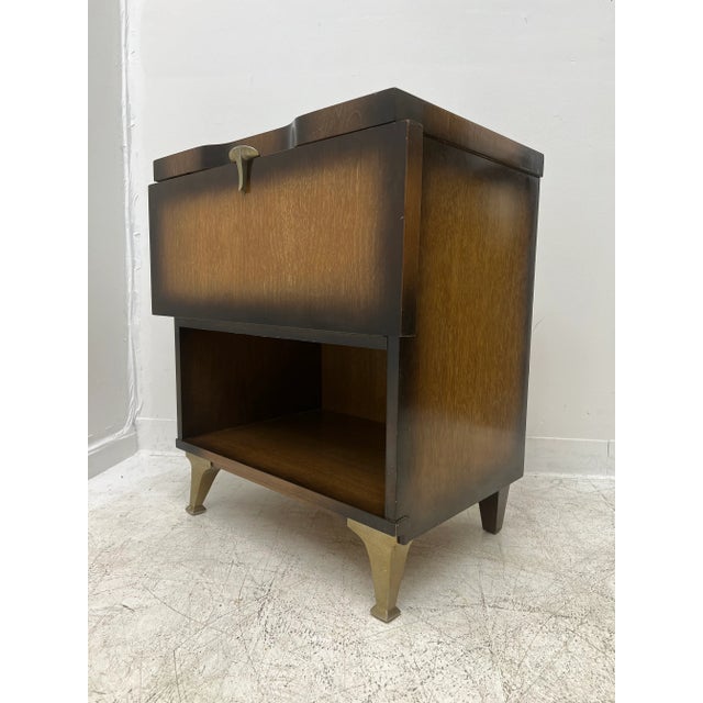 Vintage Mid Century Modern End Table For Sale - Image 4 of 8
