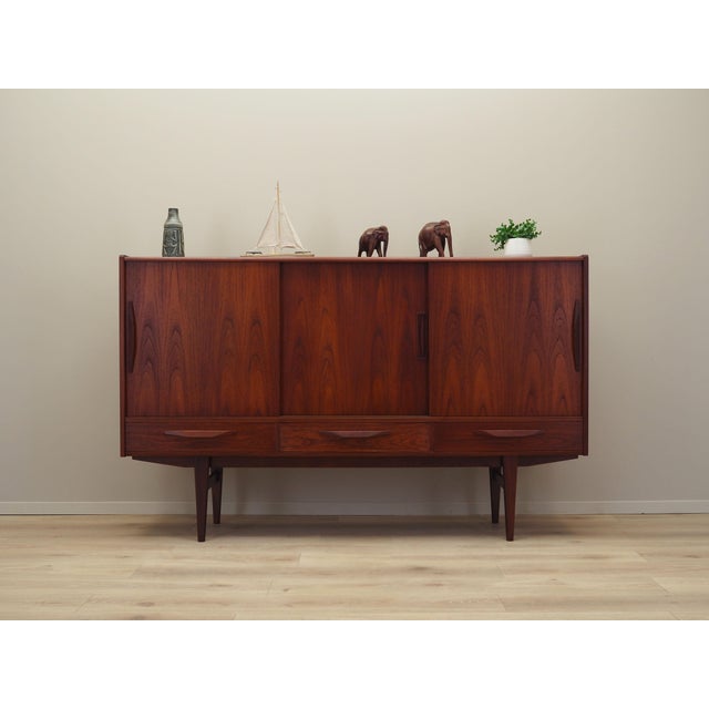 The highboard was made in the 1970s, produced by the well-known Danish manufactory ES Møbler. Model no. 91. The structure...