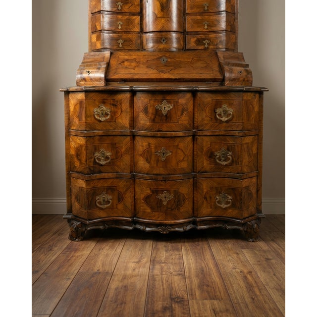 Exceptional North Italian Secrétaire à Abattant in Walnut. Verona, Italy 1750 Stunning Baroque piece with many drawers in...