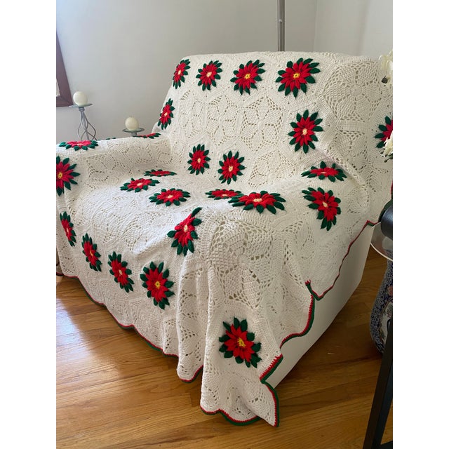 Hand-Crocheted Ivory Floral Poinsettia Bedspread For Sale In Pittsburgh - Image 6 of 12