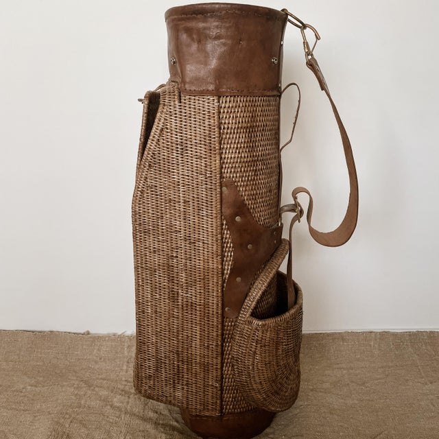 Vintage British Golf Bag, 1920s, in Very Good conditions. Designed 1920 to 1949