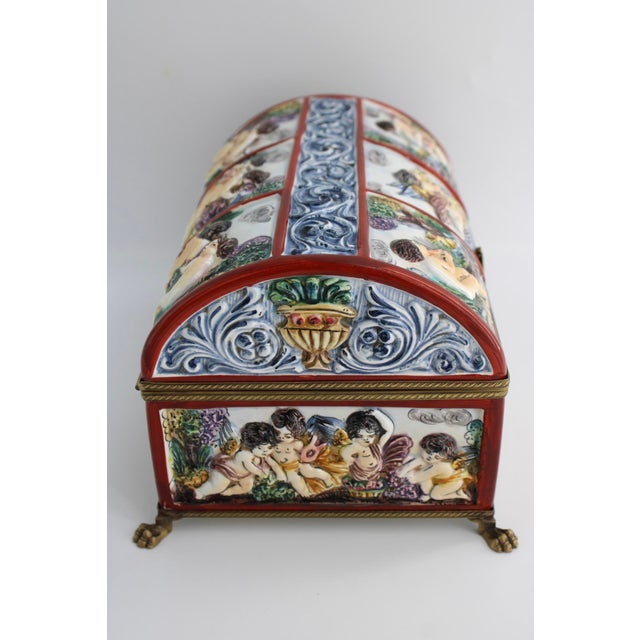 1950s 1950s Rare Large Italian Capodimonte Porcelain Majolica Box W/ Putti Relief For Sale - Image 5 of 11