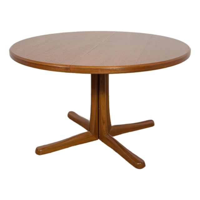 Mid-Century Round Extendable Dining Table in Teak from McIntosh, United Knigdom, 1960s For Sale
