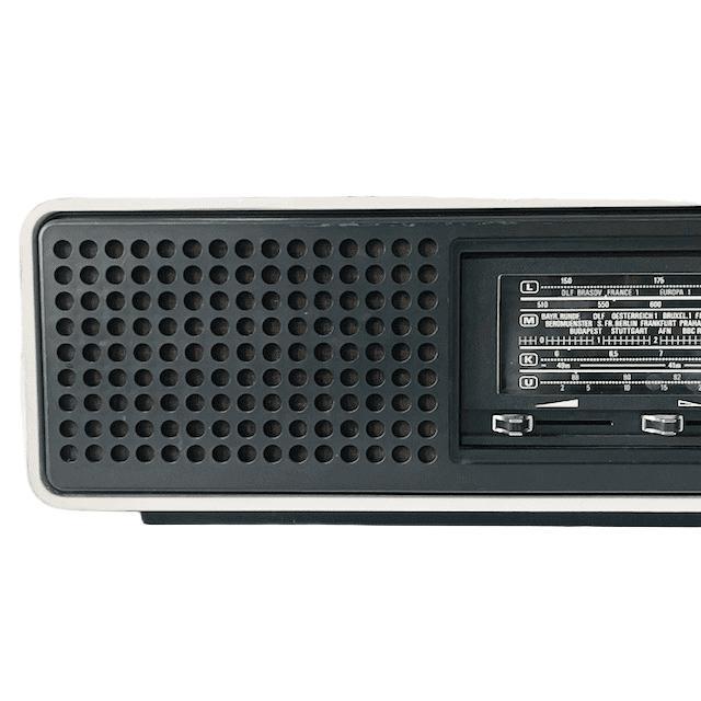 Vintage RF 420 Grundig Radio in White, 1970s For Sale - Image 5 of 11