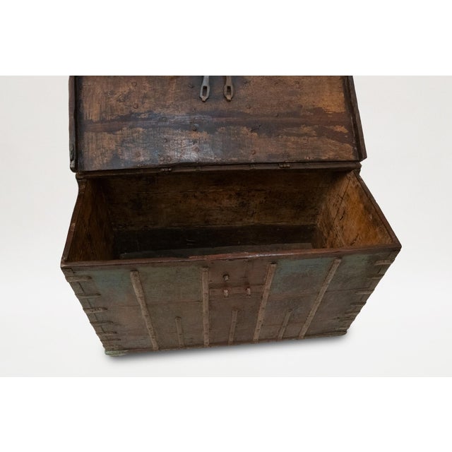 Anglo-Indian Painted Teak Iron-Bound Merchant's Chest For Sale In New York - Image 6 of 8