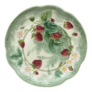 19th Century Majolica Strawberries Plate Choisy Le Roi For Sale