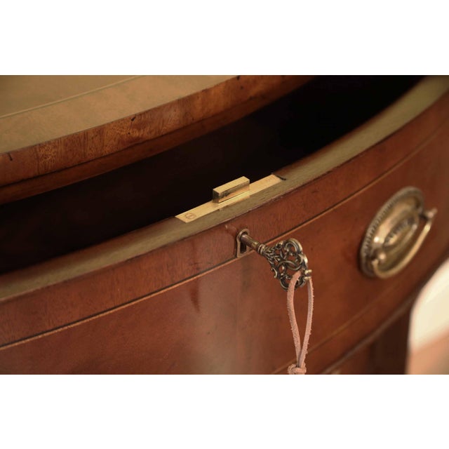 Hepplewhite-Style Mahogany Sideboard With Swirl Mahogany Doors and Pencil Legs For Sale In New York - Image 6 of 15