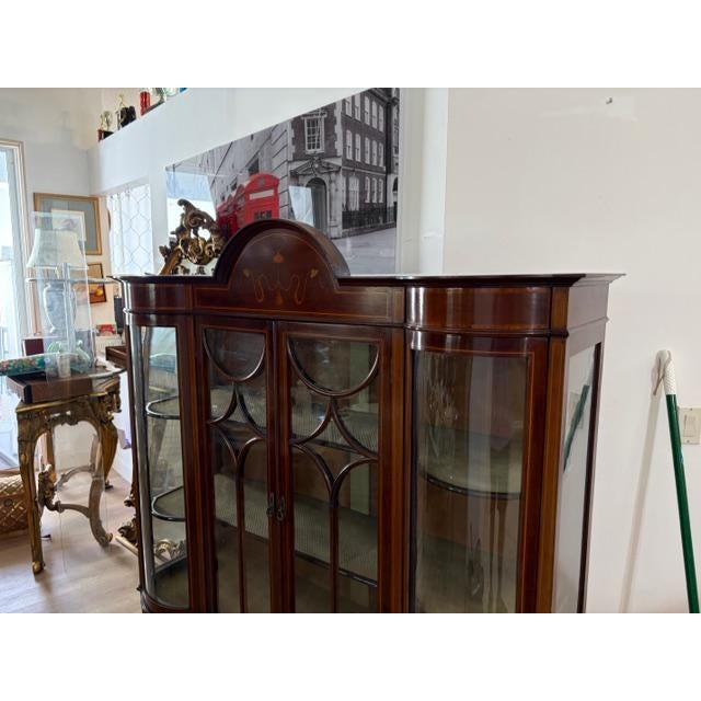 Late 19th Century Antique English Mahogany Display Cabinet , Satinwood Inlay. For Sale - Image 5 of 8