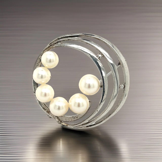 White 1990s Mikimoto Estate Akoya Pearl Brooch Pin Sterling Silver 7.40 mm For Sale - Image 8 of 9