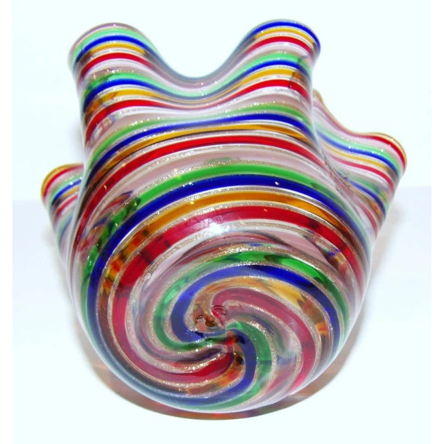 1980s 1980s MCM Murano Campanella Italy Art Glass Spiral Swirl Filigrana Fazzoletto 4 3/4" Vase For Sale - Image 5 of 6