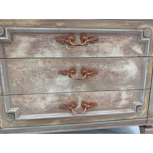 Taupe 1960s French-Style Hand-Finished 3-Drawer Chest – Refinished John Widdicomb Solid Wood For Sale - Image 8 of 12