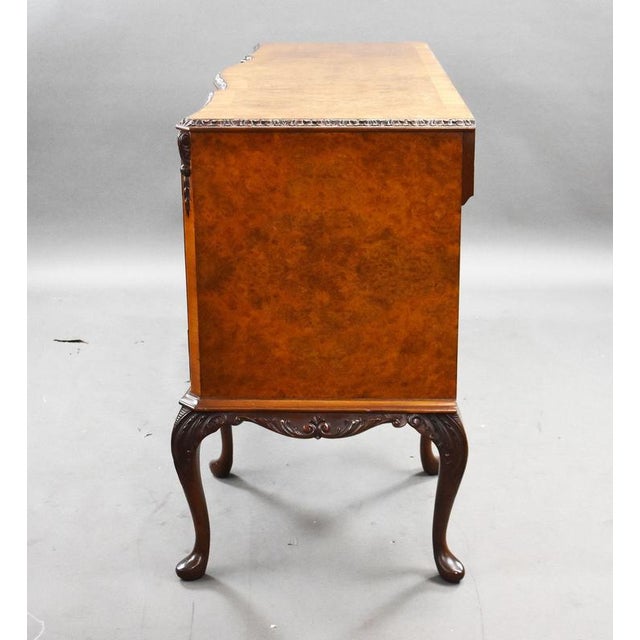 Queen Anne Style Burr Walnut Dining Table and Chairs, 1920s, Set of 9 For Sale - Image 6 of 18