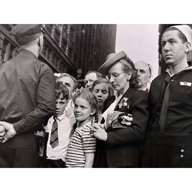 Paper Black and White Photograph in New York City in 1942 - Artist Unknown For Sale - Image 7 of 12