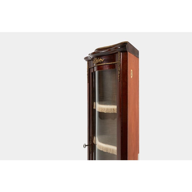 Brown Vintage French Louis XV Style Corner Display Cabinet with Arched Glass, 1950s For Sale - Image 8 of 15