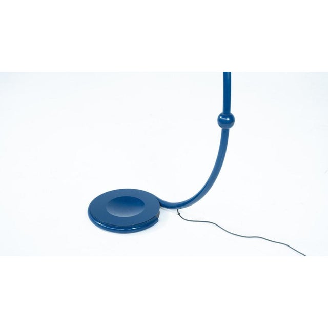 Metal Blue Serpente Floor Lamp by Elio Martinelli for Martinelli Luce, 1960s For Sale - Image 7 of 12