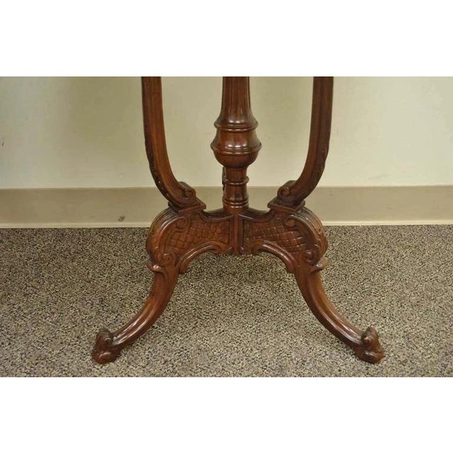 Early 20th Century Antique French Louis XV Style Satinwood Floral Inlay Walnut Side Tables - A Pair For Sale - Image 5 of 10