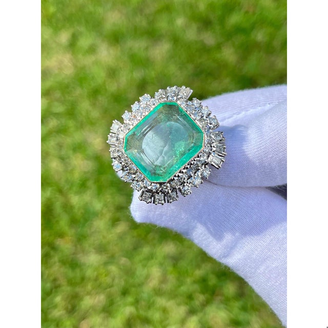 Vintage 12 Carat Colombian Emerald and Diamond Halo Ring Set in Palladium, Size 8 For Sale - Image 4 of 7