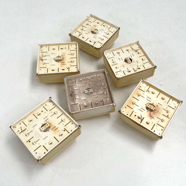 Plastic Cnosso Wall Lamps by Angelo Mangiarotti for Artemide, 1960s, Set of 6 For Sale - Image 7 of 10