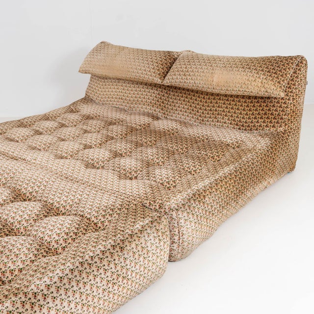 An iconic piece of Italian design from the revolutionary 1970s: this&nbsp;Bamboletto daybed, designed by Mario Bellini for...