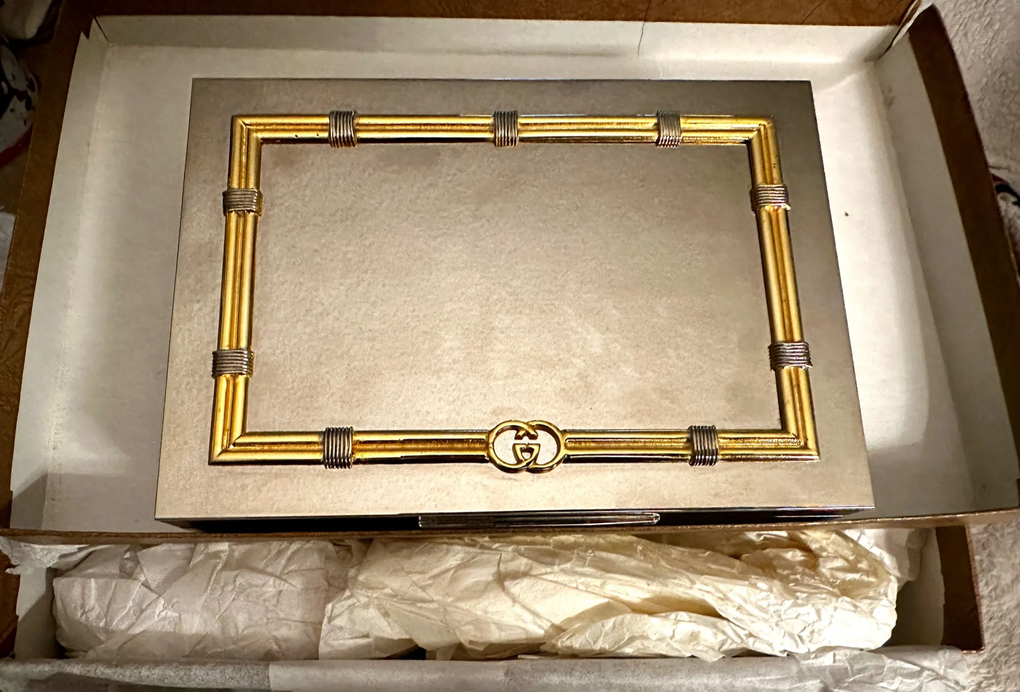 GUCCI メタル小物入れ シルバー・ゴールド ビンテージ Vintage 1960's Gucci Silver/Gold Plate Trinket Box | Chairish