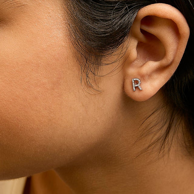 Haus of Brilliance 10K White Gold 1/10 Cttw Diamond 'R' Initial Stud Earring For Sale - Image 4 of 5