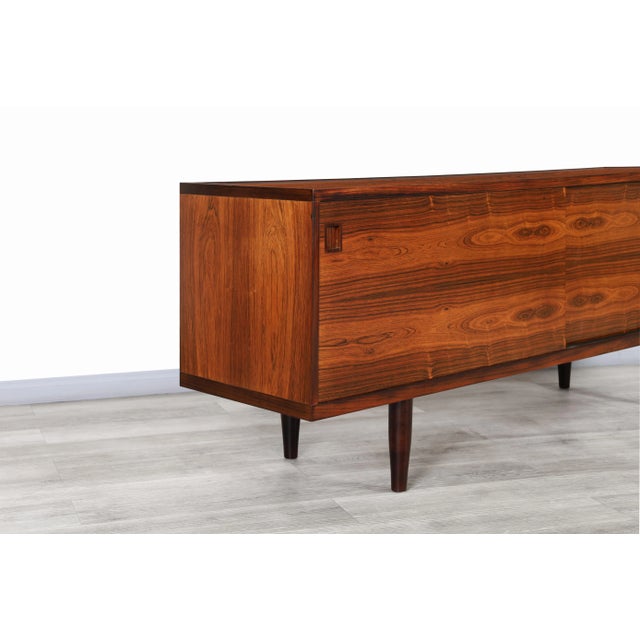 J.L. Møllers Møbelfabrik Danish Modern Rosewood Model-20 Credenza by Niels Otto Moller For Sale - Image 4 of 13