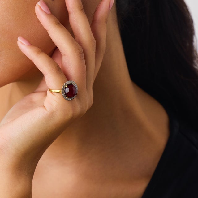 Late 19th Century Late 19th Century Victorian 5.00 Carat Garnet Diamond 18k Yellow Gold Cluster Ring, Size 4.75 For Sale - Image 5 of 6
