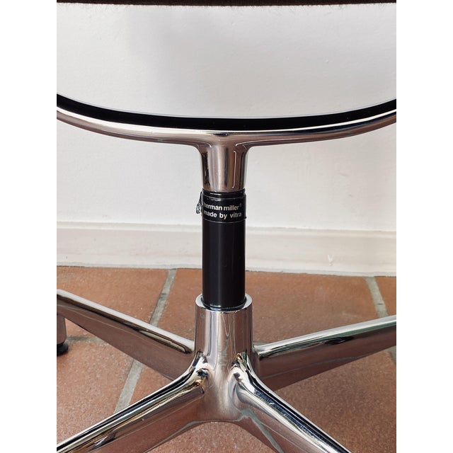 EA108 Aluminium Swivel Chair by Charles and Ray Eames for Vitra, 1990s, Set of 2 For Sale - Image 18 of 18