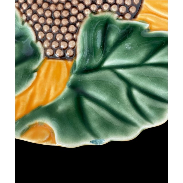 1980s VTG Set of 8 Bordallo Pinheiro 8”Sunflower Salad or Dessert Plates. Made in Portugal. For Sale - Image 5 of 5