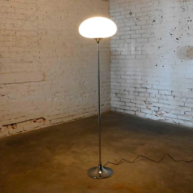 Laurel Lamp Company Mid 20th Century Mid-Century Modern Floor Lamp Chrome With Frosted Glass Mushroom Globe by Laurel Lamp Co. For Sale - Image 4 of 13