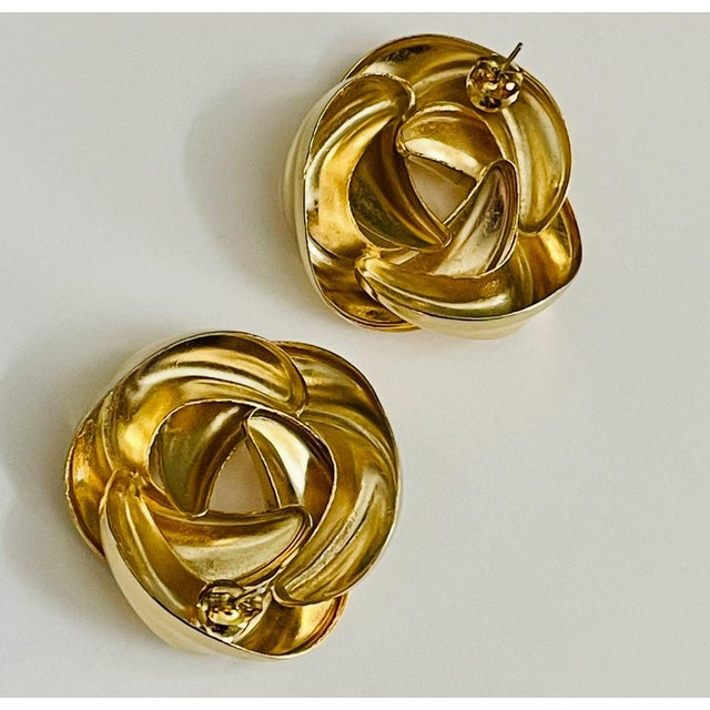 Metal Large 1980s Runway Love Knot Earrings Pierced Sculptural Gold Tone Statement, A Pair For Sale - Image 7 of 10