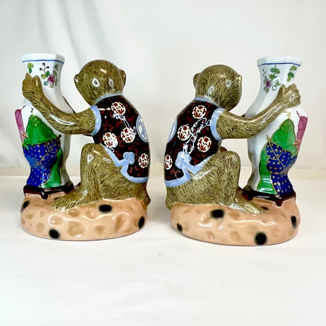 1960s 1960s Vintage Chinoiserie Hollywood Regency Majolica Monkey Tobacco Leaf Vases, Large Scale - A Mirrored Pair For Sale - Image 5 of 12
