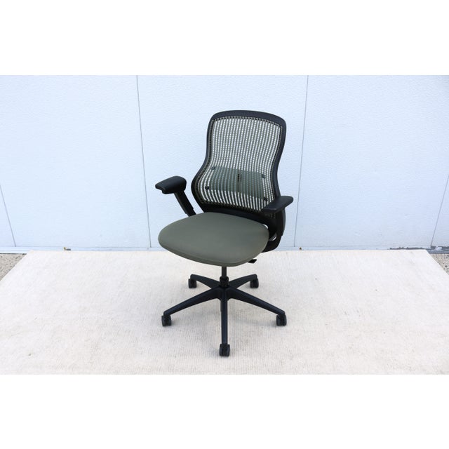 Knoll ReGeneration Ergonomic Office Desk Chair Fully Adjustable in Green Fabric For Sale In New York - Image 6 of 18