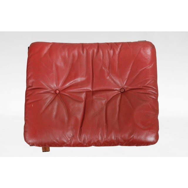 Vintage Low-Back Siesta Chairs and Ottoman in Red Leather by Ingmar Relling for Westnofa, Set of 3 For Sale - Image 7 of 8