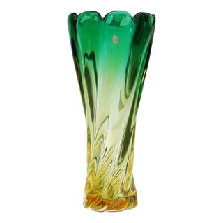 Murano Vintage Sommerso Green Golden Yellow Italian Art Glass Decorative Ribbed Swirl Flower Vase For Sale