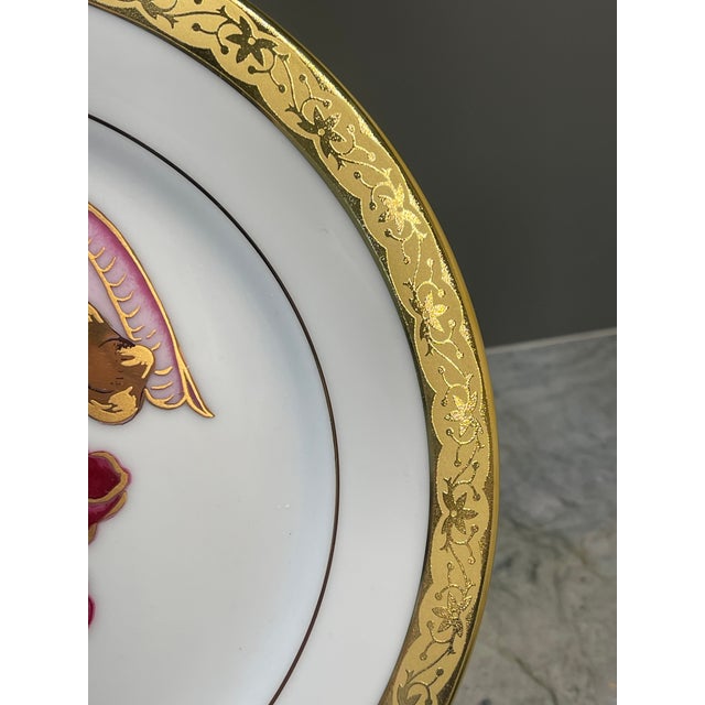 This plate is part of the Muirfield Holiday Plate collection - Celebrity 9408. Featuring an angel in flowing crimson robes...