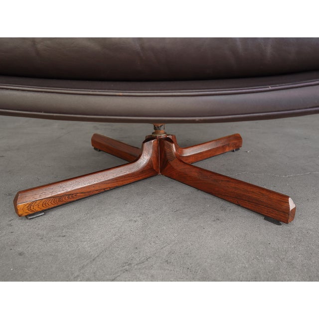 Wood Mid Century Danish Brown Leather & Rosewood Swivel Lounge Chair For Sale - Image 7 of 11