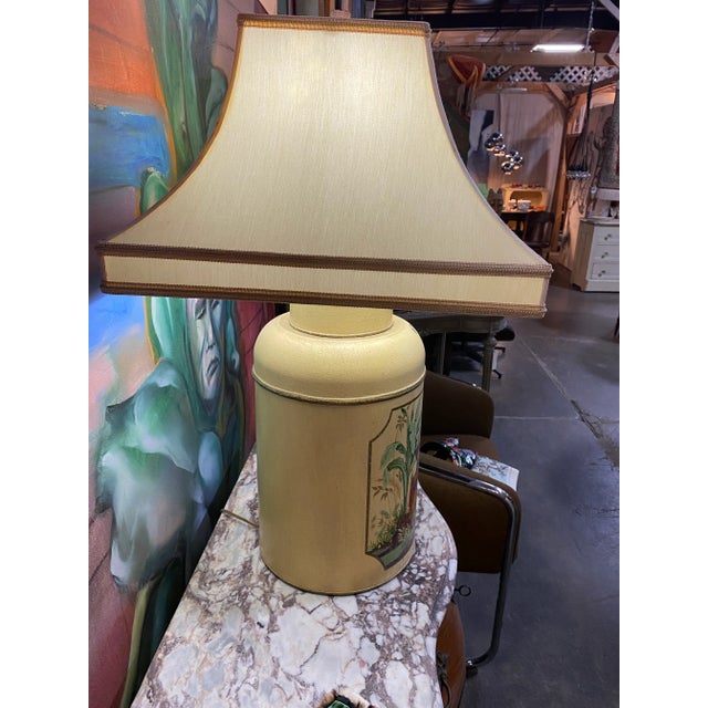 1970s Mid-Century Tole Hand Painted English Export Tea Caddy Lamp For Sale In New York - Image 6 of 10