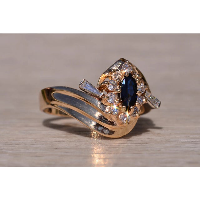 Metal 1980s The Osborne Park: Yellow Gold Sapphire and Diamond Designer Ring, Size 10 For Sale - Image 7 of 10