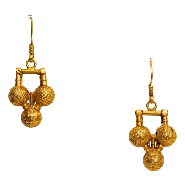 Mid 20th Century Pair of 18k Gold Indian Dangle Drop Earrings For Sale