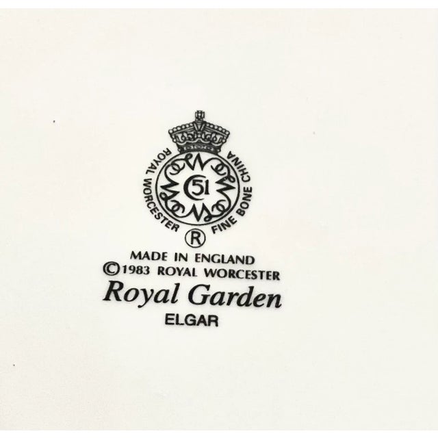 Late 20th Century Royal Worcester Royal Garden Elgar Cake/Gateau Plate & Server- 2 Pieces Vintage Excellent Mint Condition For Sale - Image 5 of 11