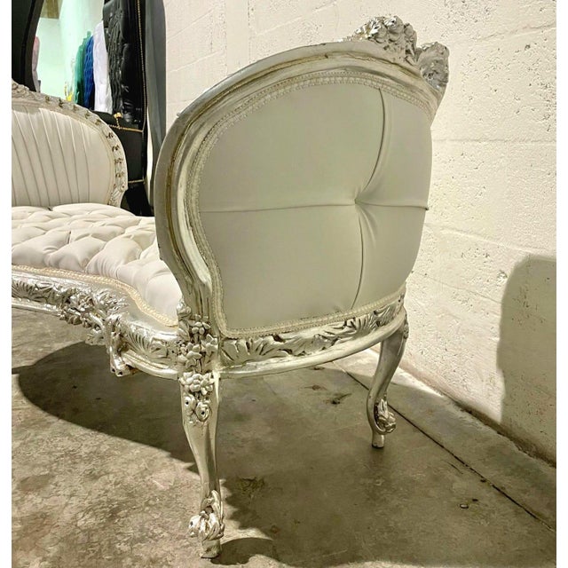 1990s French Marquis Tufted Bench – White Leather Upholstery With Silver Leaf Details For Sale In Miami - Image 6 of 7
