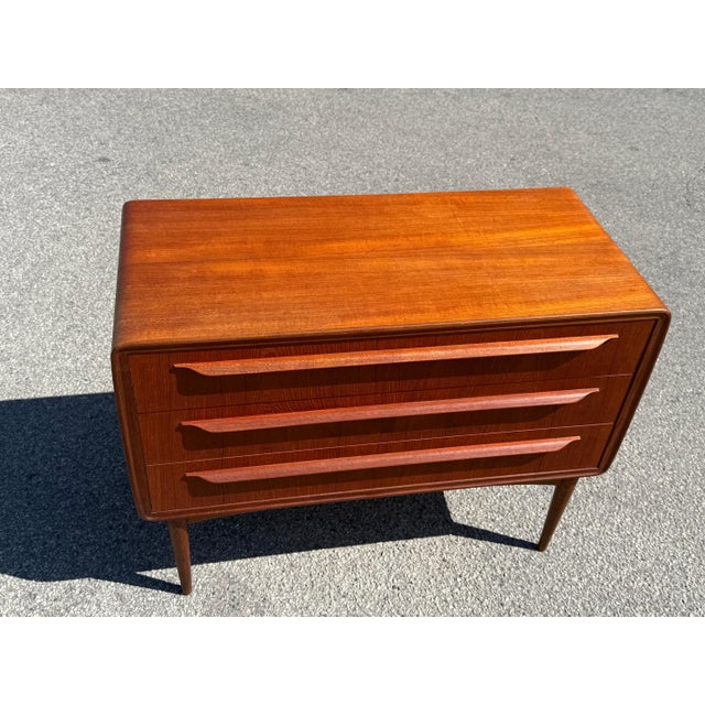 Johannes Andersen Teak Dresser attributed to Johannes Andersen, 1960s For Sale - Image 4 of 15