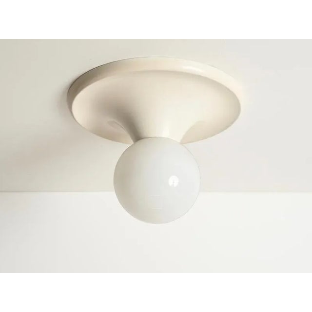 1960s Large Ivory Light Ball Wall Lamp by Castiglioni for Flos, 1965 For Sale - Image 5 of 12