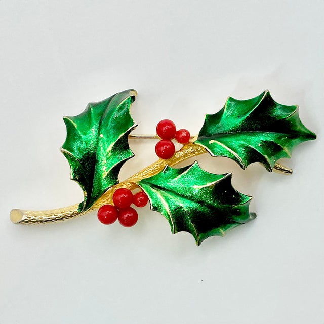 American 1950s Vintage Americana Boho Chic Christmas Holly Branch Brooch, Mylu Designs. For Sale - Image 3 of 6