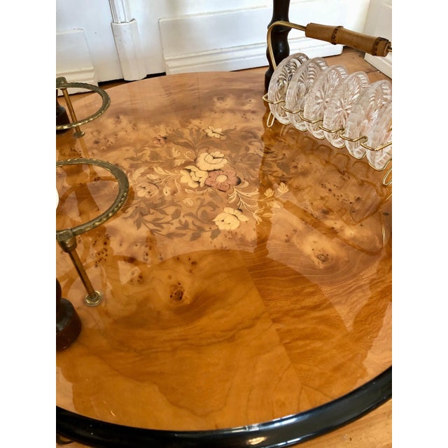 Italian Sorrento Drop Leaf Rosewood Serving Trolley with Inlaid Brass Decor, 1950s For Sale - Image 3 of 6