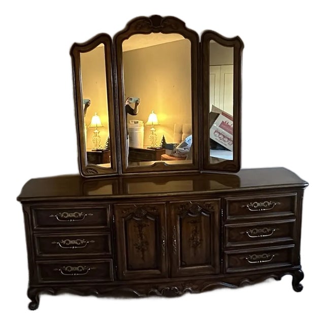 Vintage Drexel Heritage Brittany Collection Louis XV French Provincial Double Dresser With Removable Trifold Mirror For Sale